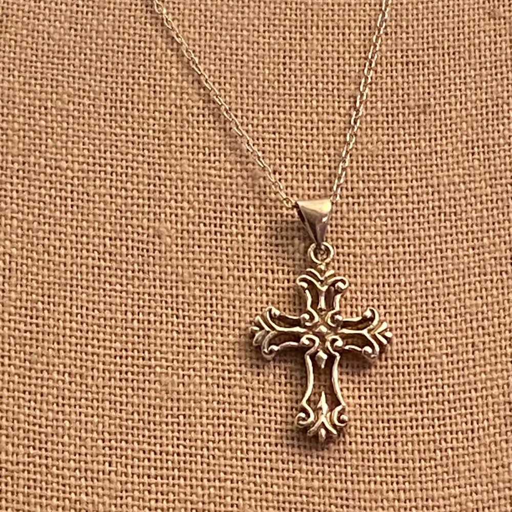 Beautiful vintage 925 sterling silver cross necklace